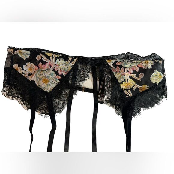 Victoria's Secret XS/SMALL DREAM ANGELS GARTER BELT Black Embroidered Floral - Picture 4 of 9